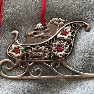 Avon 2007 Collectible Christmas Ornament
